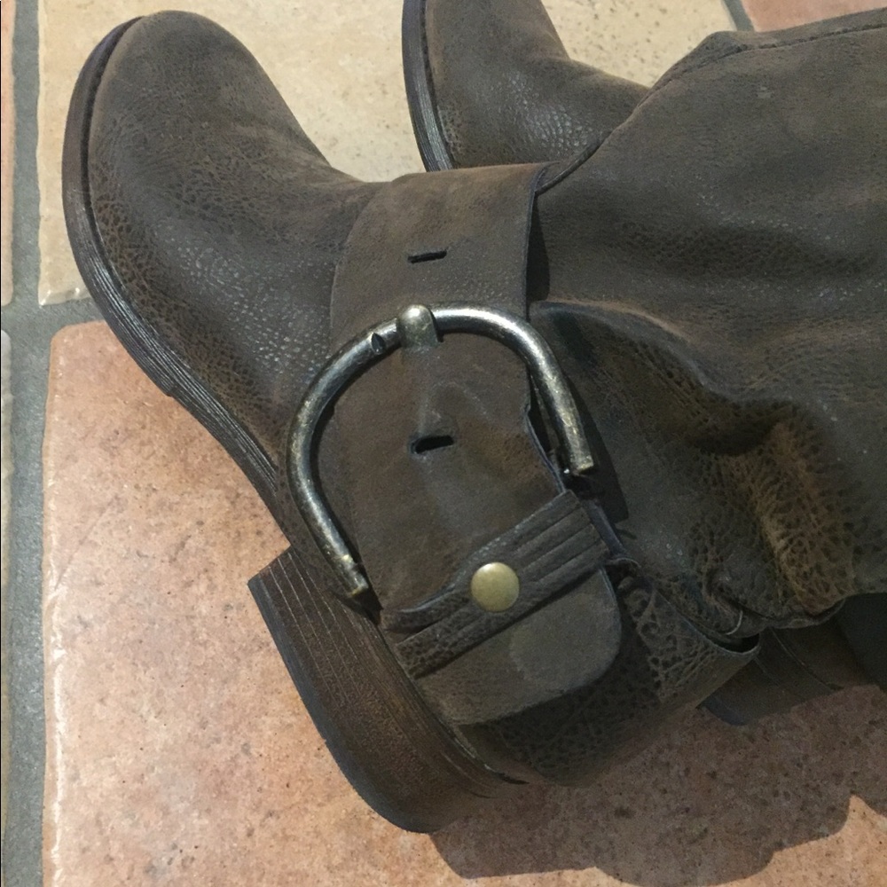 Brown zip up calf high boots